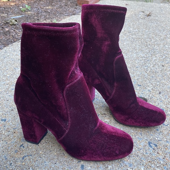 Vintage 1990’s Lord and Taylor Red Velvet Ankle Boots - Picture 3 of 10